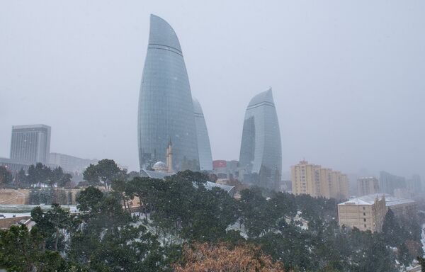 Обильный снегопад в Баку - Sputnik Азербайджан