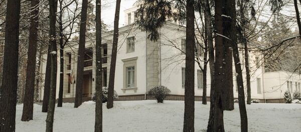 Дом, в котором были подписаны документы о создании СНГ. 8 декабря 1991 года, Беловежская Пуща, Вискули Дом, в котором были подписаны документы о создании СНГ. 8 декабря 1991 года, Беловежская Пуща, Вискули - Sputnik Азербайджан