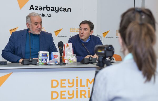Пресс-конференция на тему Как дорожала потребительская корзина в 2016 году - Sputnik Азербайджан