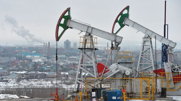 Нефтяные станки-качалки, фото из архива - Sputnik Азербайджан