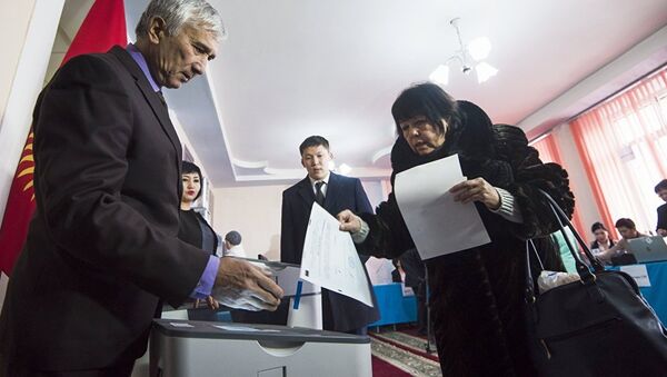 В Кыргызстане в воскресенье прошел референдум - Sputnik Азербайджан