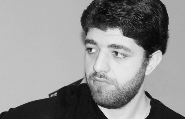 Эльнур Фаттахов: В настоящее время гитара стала самым распространенным видом уличной музыки Эльнур Фаттахов: В настоящее время гитара стала самым распространенным видом уличной музыки - Sputnik Азербайджан