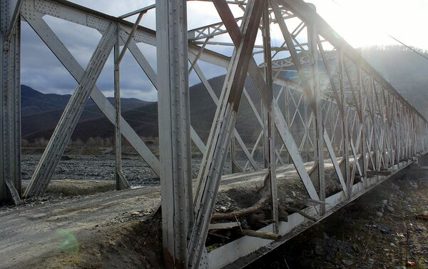 К сожалению, этот старый мост остается неухоженным - Sputnik Азербайджан