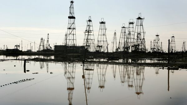 Добыча нефти на Каспии, фото из архива - Sputnik Azərbaycan