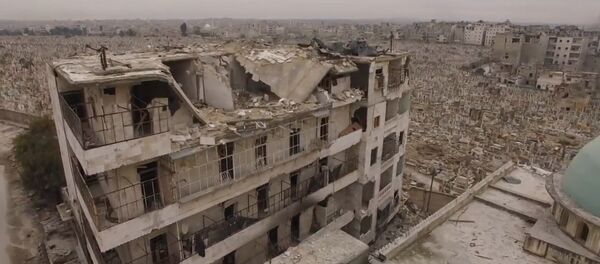 Руины вместо домов и безлюдные улицы – сирийский Алеппо после вывода боевиков Руины вместо домов и безлюдные улицы – сирийский Алеппо после вывода боевиков - Sputnik Азербайджан