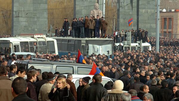 Митинг сторонников экс-президента Армении Левона Тер-Петросяна в центре Еревана, фото из архива - Sputnik Азербайджан