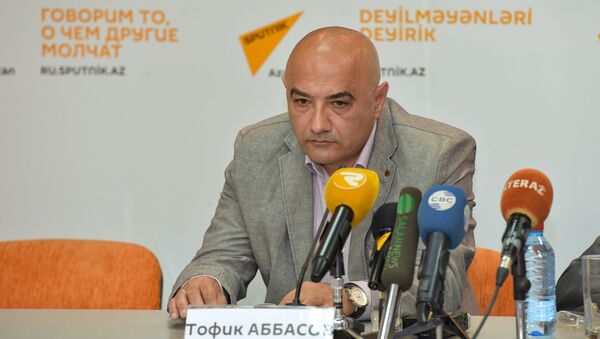 Политолог Тофиг Аббасов - Sputnik Азербайджан