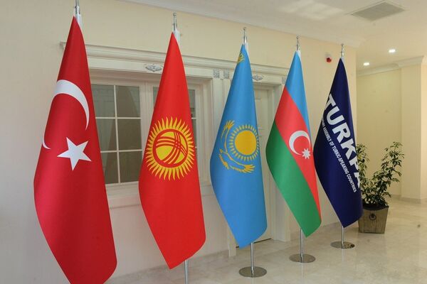 Флаги стран ТюркПа в новом здании Ассамблеи в Баку - Sputnik Азербайджан