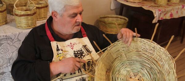 Мастер: даже если стану миллионером – буду плести корзины Мастер: даже если стану миллионером – буду плести корзины - Sputnik Азербайджан
