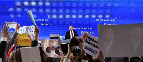 Двенадцатая ежегодная большая пресс-конференция президента РФ Владимира Путина - Sputnik Азербайджан