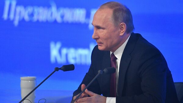 Двенадцатая ежегодная большая пресс-конференция президента РФ Владимира Путина - Sputnik Азербайджан