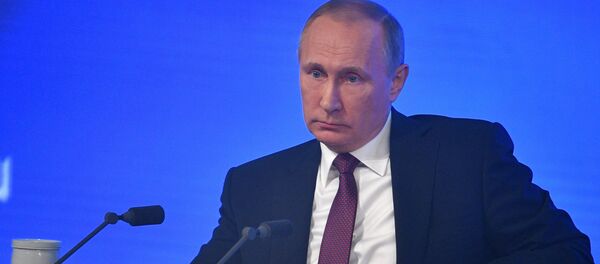 Двенадцатая ежегодная большая пресс-конференция президента РФ Владимира Путина - Sputnik Азербайджан