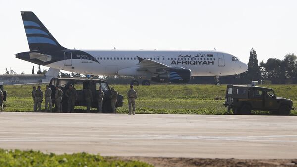 Airbus A320, принадлежащий ливийской авиакомпании Afrikiye - Sputnik Азербайджан