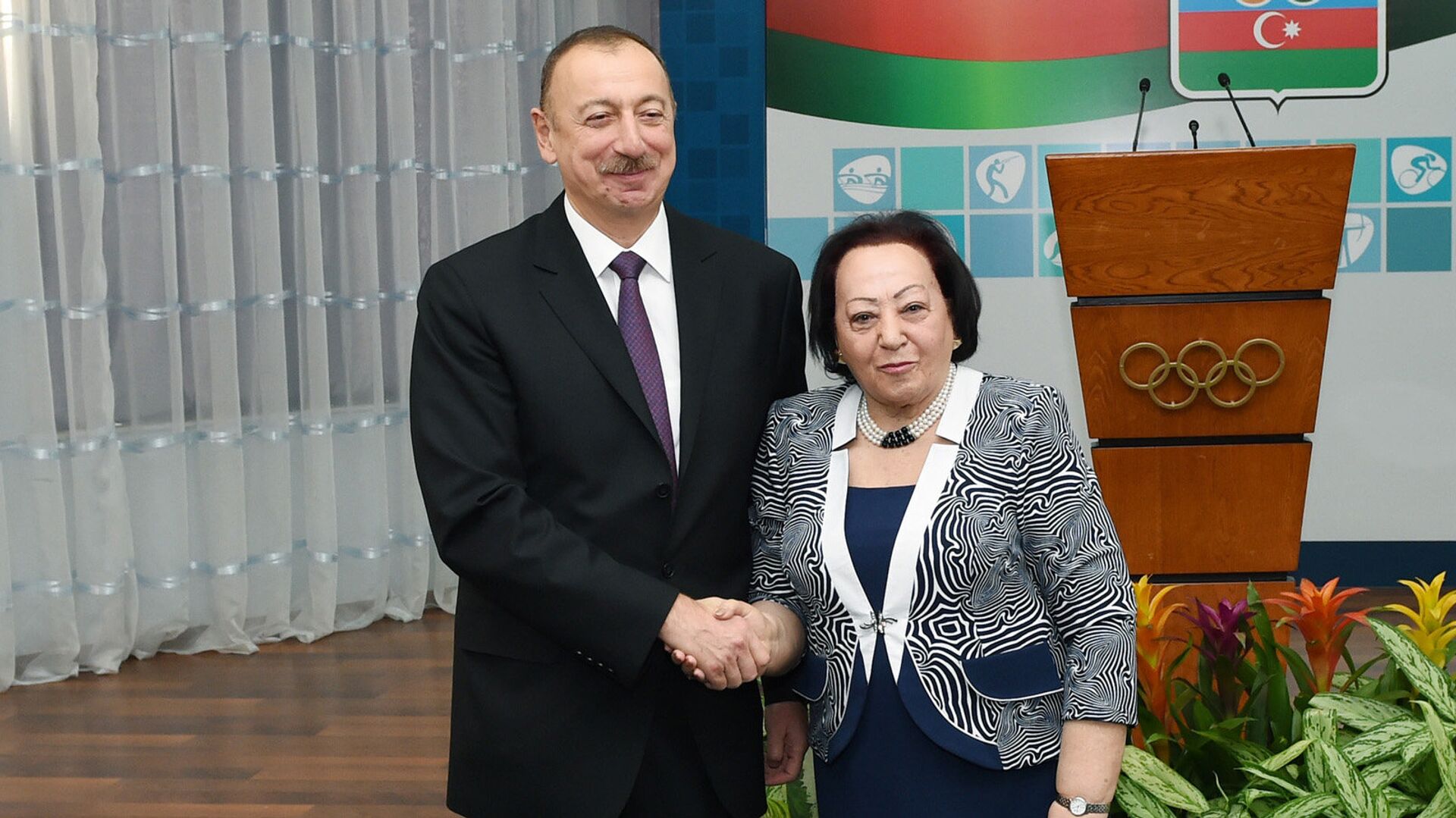 Президент Ильхам Алиев и Зарифа Салахова, фото из архива - Sputnik Азербайджан, 1920, 01.02.2022