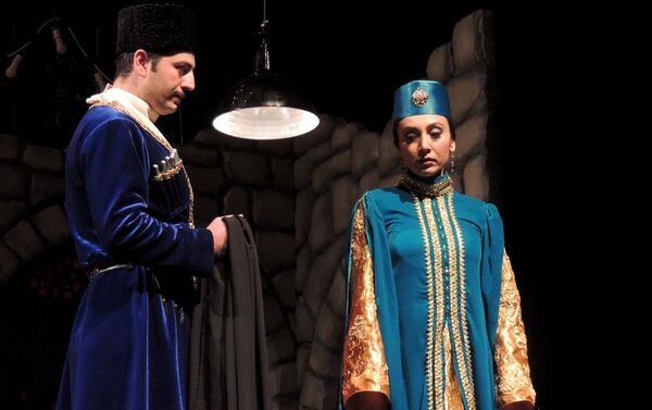 Спектакль Али и Нино отличается тем, что в нем лиризм сталкивается с драматизмом - Sputnik Азербайджан