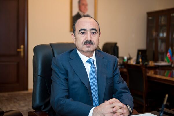 Azərbaycan Prezidentinin İctimai-siyasi məsələlər üzrə köməkçisi Əli Həsənov Azərbaycan Prezidentinin İctimai-siyasi məsələlər üzrə köməkçisi Əli Həsənov - Sputnik Azərbaycan