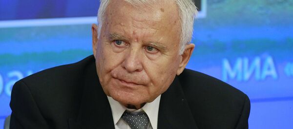 Председатель комиссии по гражданской авиации Общественного совета Ространснадзора, заслуженный пилот СССР Олег Смирнов, фото из архива - Sputnik Азербайджан