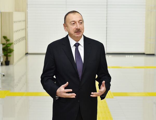 Президент произнес речь перед работниками АСАН Коммунал Президент произнес речь перед работниками АСАН Коммунал - Sputnik Азербайджан
