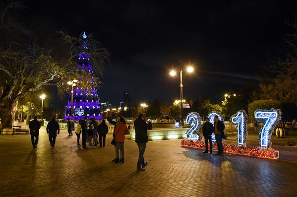 Новогоднее украшение Баку - Sputnik Азербайджан