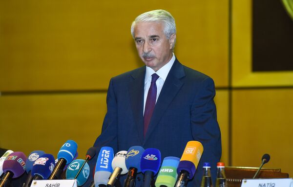 Бизнесмены Баку и регионов будут уравнены в правах и обязанностях Бизнесмены Баку и регионов будут уравнены в правах и обязанностях - Sputnik Азербайджан