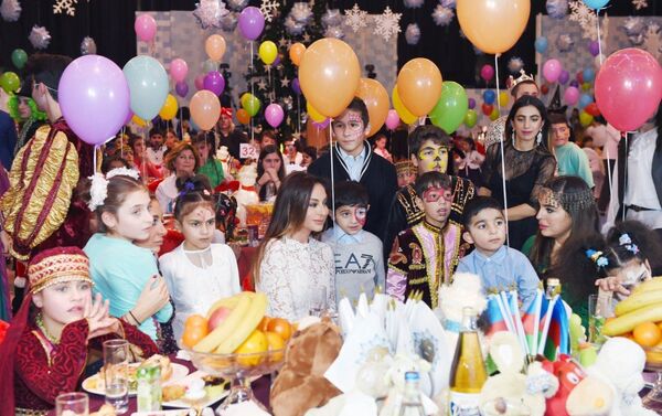 Во дворце Бута прошло праздничное веселье для детей - Sputnik Азербайджан