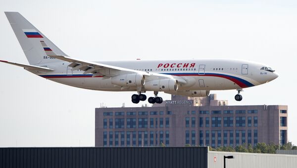 Российский самолет с дипломатами на борту приземляется в вашингтонском аэропорту имени Даллеса, 31 декабря 2016 года, Стерлинг, штат Вирджиния, США - Sputnik Азербайджан