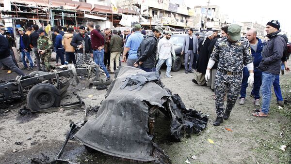 Взрыв заминированного автомобиля в районе Багдада, 2 января 2017 года - Sputnik Азербайджан