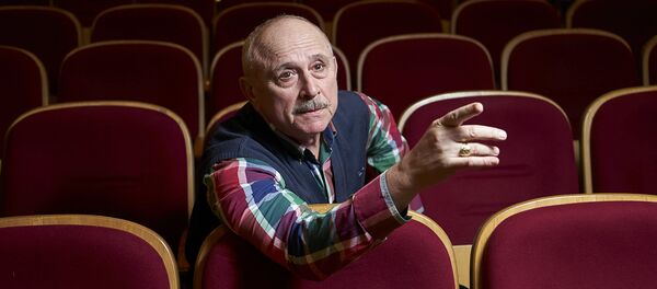 Главный режиссер Азербайджанского государственного русского драматического театра Александр Шаровский - Sputnik Азербайджан