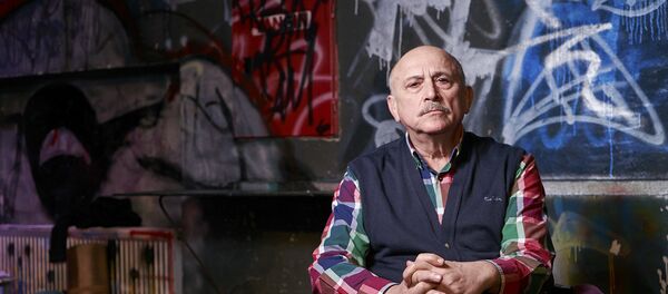 Даже если ты не доволен результатом, нужно, засучив рукава, продолжать работать Даже если ты не доволен результатом, нужно, засучив рукава, продолжать работать - Sputnik Азербайджан