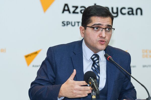 Пресс-конференция руководителя аналитического центра Атлас Эльхана Шахиноглу, посвященная подведению итогов 2016 года с позиции урегулирования нагорно-карабахского конфликта - Sputnik Азербайджан