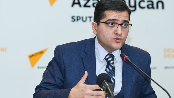 Пресс-конференция руководителя аналитического центра Атлас Эльхана Шахиноглу, посвященная подведению итогов 2016 года с позиции урегулирования нагорно-карабахского конфликта - Sputnik Azərbaycan