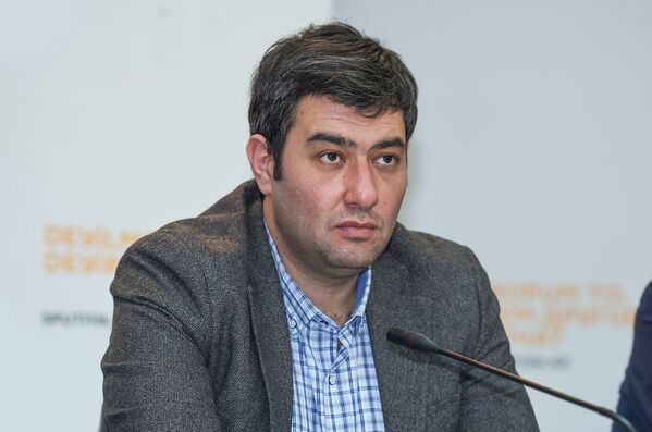 Пресс-конференция руководителя аналитического центра Атлас Эльхана Шахиноглу, посвященная подведению итогов 2016 года с позиции урегулирования нагорно-карабахского конфликта - Sputnik Азербайджан