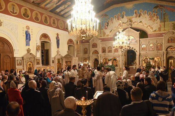Рождественская ночь в Кафедральном соборе Жен Мироносиц в Баку - Sputnik Азербайджан