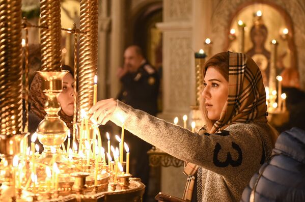 Рождественская ночь в Кафедральном соборе Жен Мироносиц в Баку - Sputnik Азербайджан