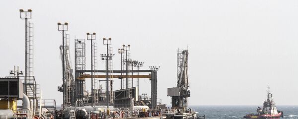 Добыча газа на острове Харк, Иран, 23 февраля 2016 года Добыча газа на острове Харк, Иран, 23 февраля 2016 года - Sputnik Азербайджан