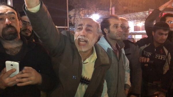 Тысячи иранцев вышли на улицы Тегерана после известия о смерти экс-президента - Sputnik Азербайджан
