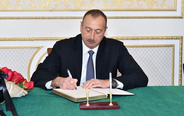 Ильхам Алиев выразил соболезнования в связи с кончиной бывшего президента Ирана Аятоллы Али Акбара Хашеми Рафсанджани Ильхам Алиев выразил соболезнования в связи с кончиной бывшего президента Ирана Аятоллы Али Акбара Хашеми Рафсанджани - Sputnik Азербайджан
