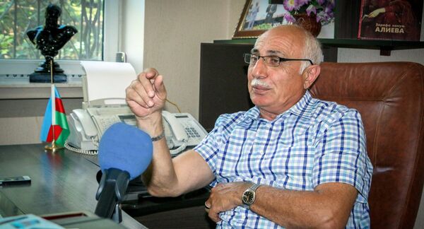 Zooparkın direktoru Azər Hüseynov Zooparkın direktoru Azər Hüseynov - Sputnik Azərbaycan