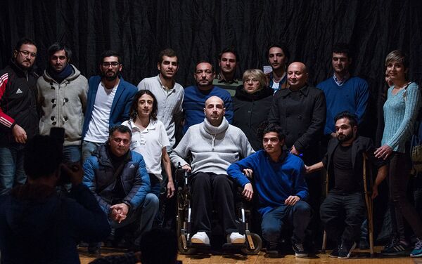 Первый азербайджанский театр с участием людей с ограниченными возможностями ƏSA (Трость) - Sputnik Азербайджан