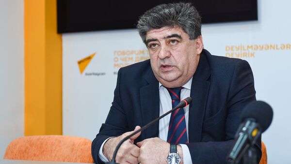 Пресс-конференция на тему Помогут ли выделенные линии для автобусов решить проблему пробок? - Sputnik Azərbaycan