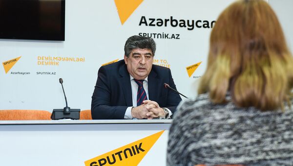 Пресс-конференция на тему Помогут ли выделенные линии для автобусов решить проблему пробок? - Sputnik Азербайджан