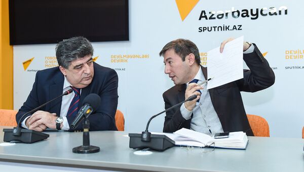 Пресс-конференция на тему Помогут ли выделенные линии для автобусов решить проблему пробок? - Sputnik Азербайджан