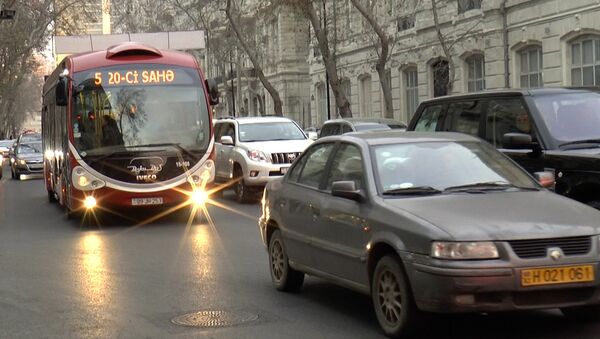 Эксперт: специальные полосы движения для автобусов не помогут Баку - Sputnik Азербайджан