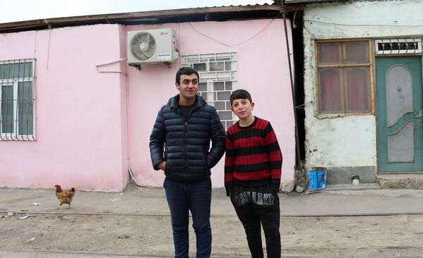 В бакинском поселке Шанхай люди живут в невыносимых условиях - Sputnik Азербайджан