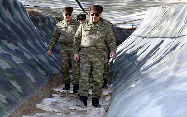Руководство Министерства обороны Азербайджана посетило воинские части, расположенные в прифронтовой зоне - Sputnik Азербайджан