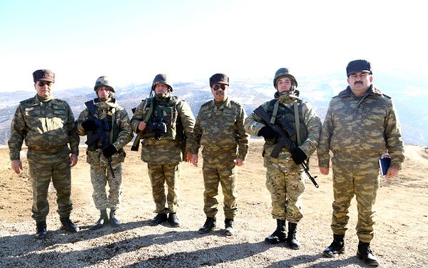 Руководство Министерства обороны Азербайджана посетило воинские части, расположенные в прифронтовой зоне - Sputnik Азербайджан