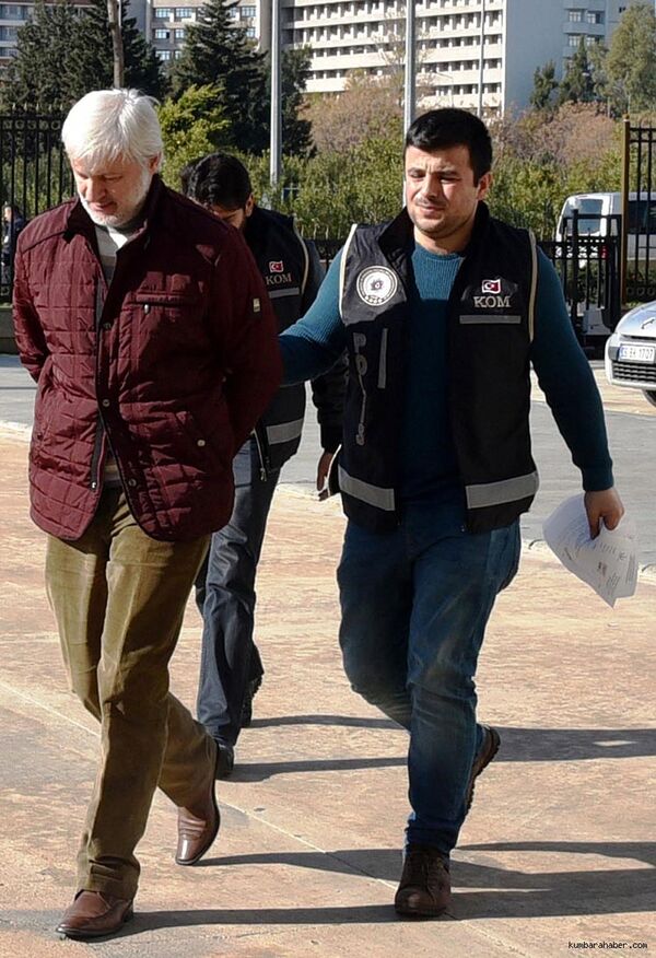 Задержание экс-начальника охраны Реджепа Таййипа Эрдогана Максута Карала Задержание экс-начальника охраны Реджепа Таййипа Эрдогана Максута Карала - Sputnik Азербайджан