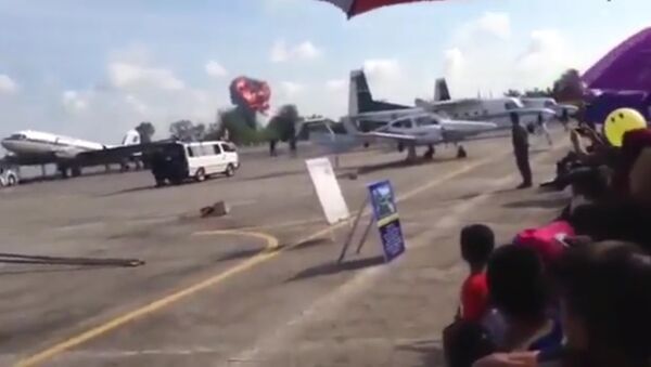 Истребитель разбился во время авиашоу в Тайланде - Sputnik Азербайджан