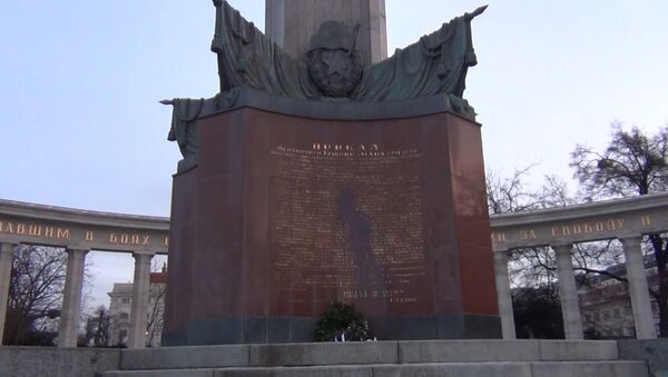 Оскверненный памятник в центре Вены - Sputnik Азербайджан