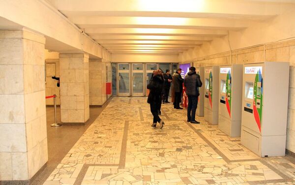 Первый вестибюль станции Иншаатчылар Бакинского метрополитена - Sputnik Азербайджан